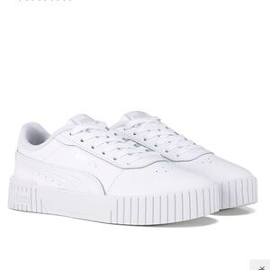 White puma sneakers